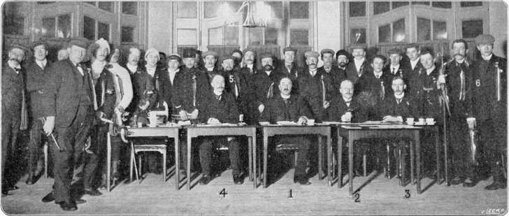 Deelnemers eerste Elfstedentocht 1909. Deelnemers eerste Elfstedentocht 1909.