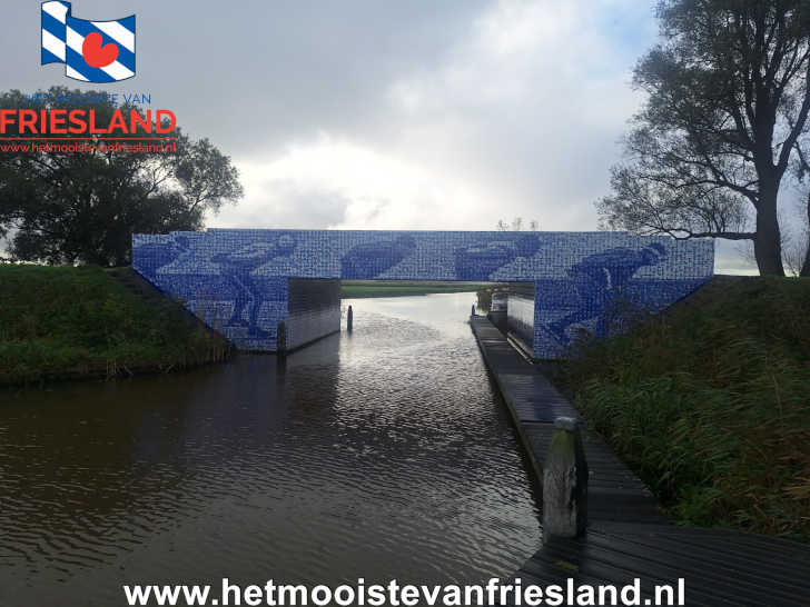 Elfstedenmonument Tegeltjesbrug Gytsjerk Elfstedenmonument Tegeltjesbrug Gytsjerk