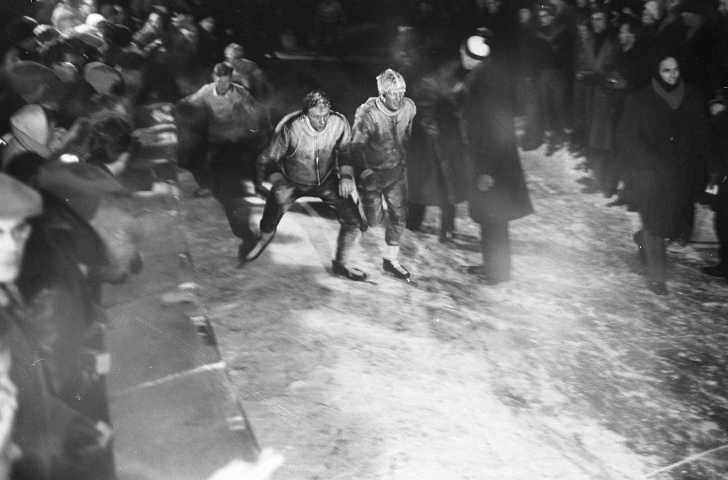 Elfstedentocht 1963 - Doorkomst Sneek - Foto: Nationaal Archief (CC0) Elfstedentocht 1963 - Doorkomst Sneek