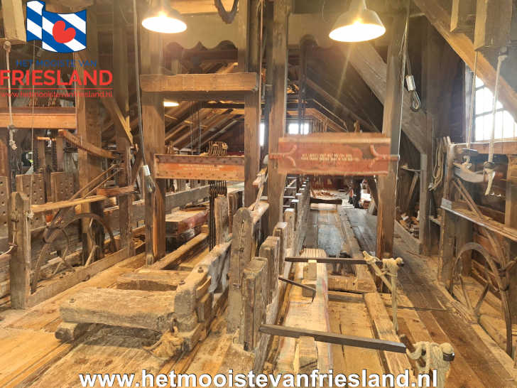 Historische zaagramen op de zaagvloer van De Rat in IJlst