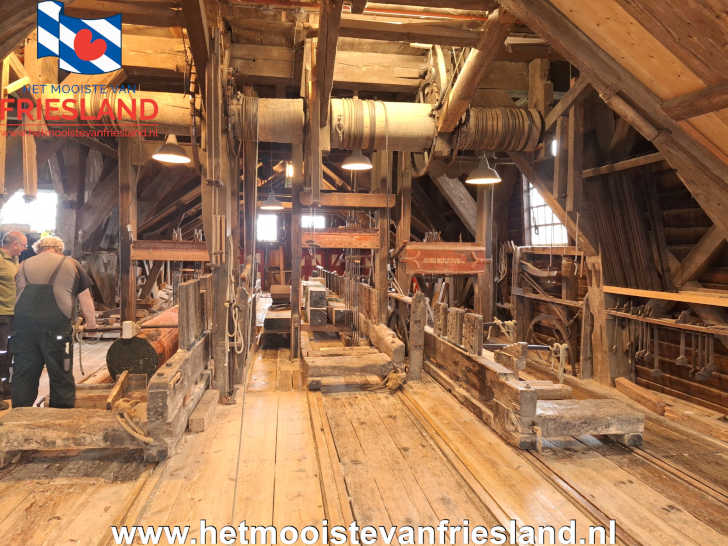 Zaagvloer met zaagramen in Houtzaagmolen De Rat in IJlst