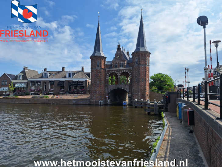 Waterpoort Sneek gezien vanaf De Kolk Waterpoort Sneek gezien vanaf De Kolk