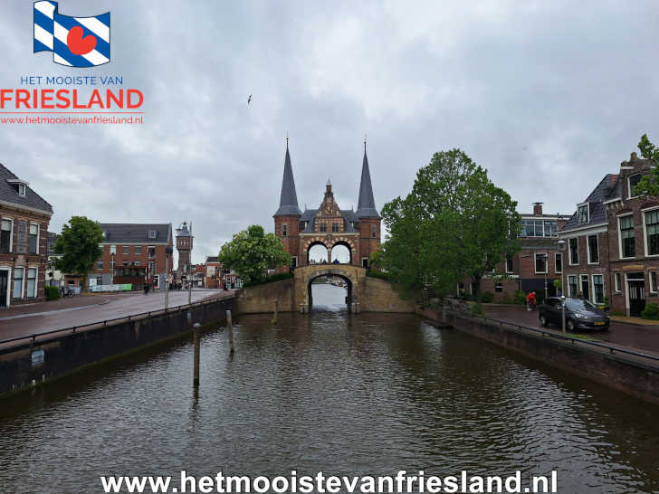 Waterpoort Sneek gezien vanaf de stadszijde Waterpoort Sneek gezien vanaf de stadszijde